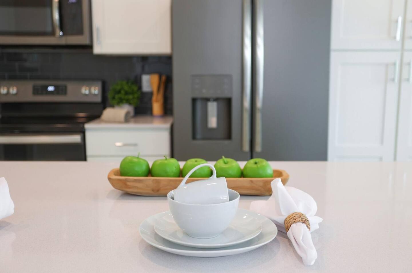 Apartment Exquisite 2 Bedroom Storey Lake, 7 Min To