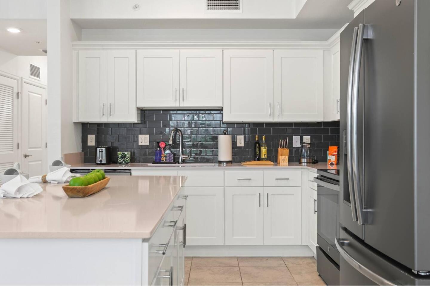 Apartment Exquisite 2 Bedroom Storey Lake, 7 Min To *