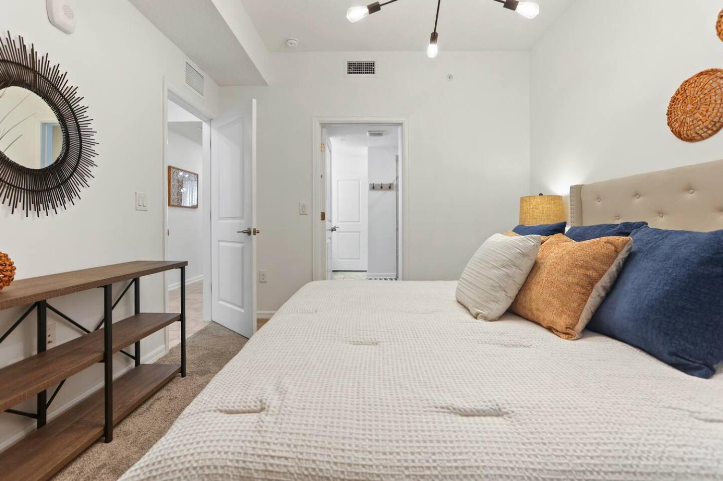 Apartment Exquisite 2 Bedroom Storey Lake, 7 Min To