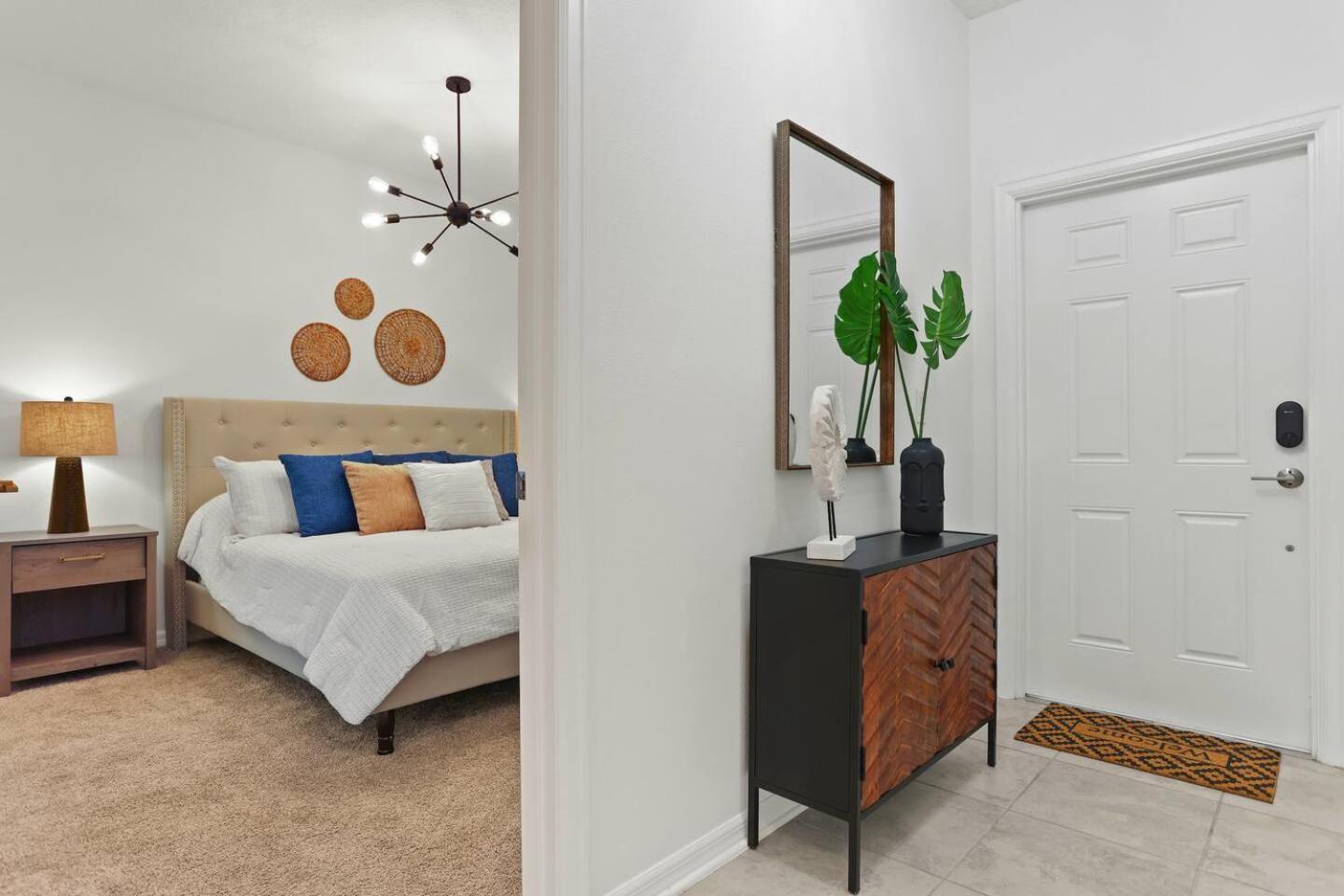Exquisite 2 Bedroom Storey Lake, 7 Min To Apartment