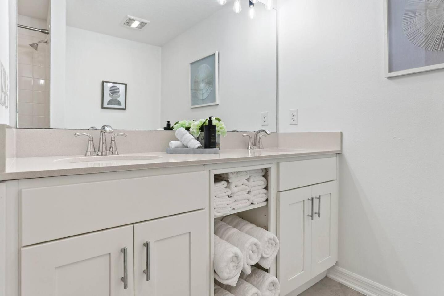 Exquisite 2 Bedroom Storey Lake, 7 Min To Kissimmee
