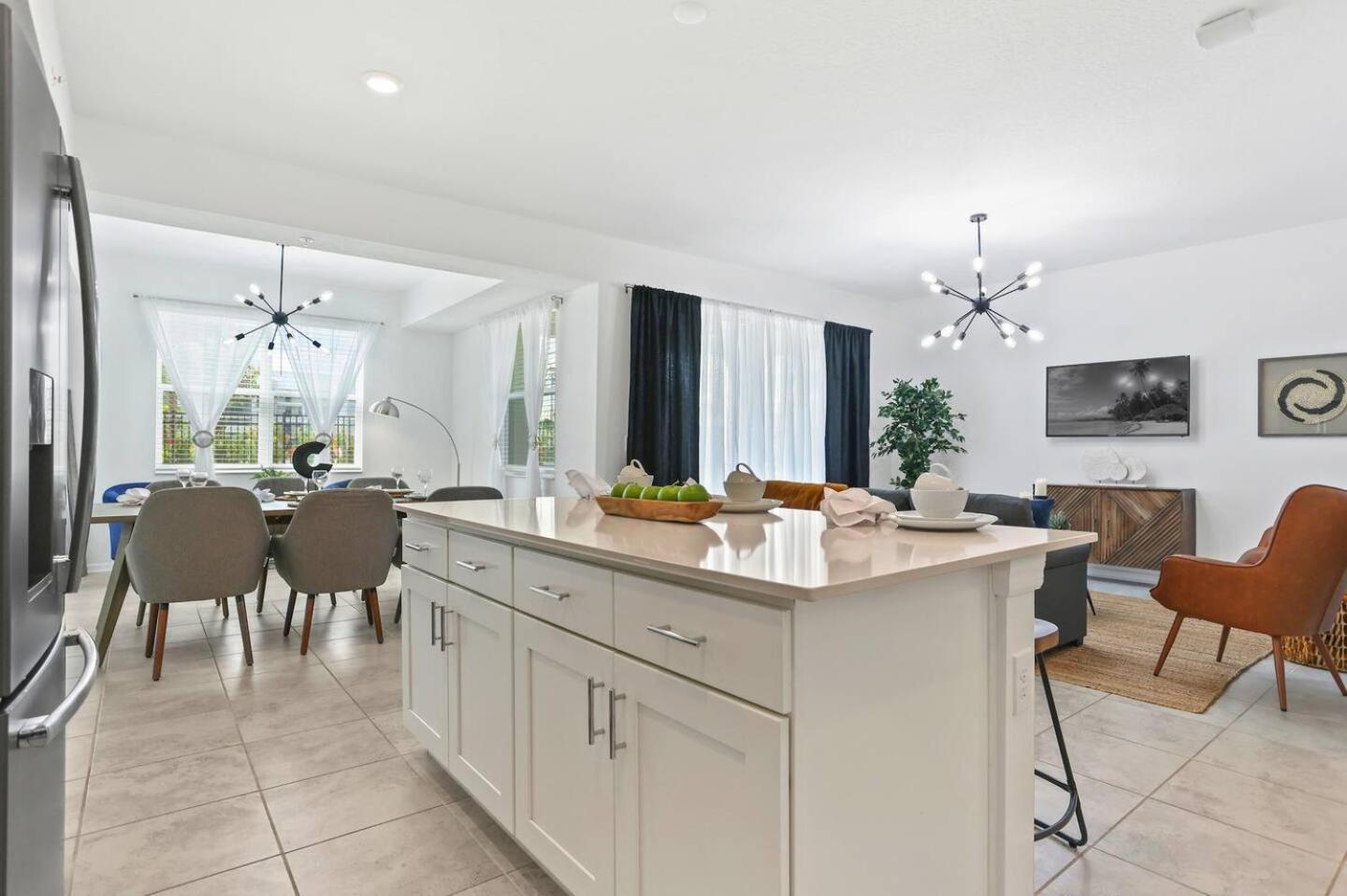 Exquisite 2 Bedroom Storey Lake, 7 Min To * Kissimmee