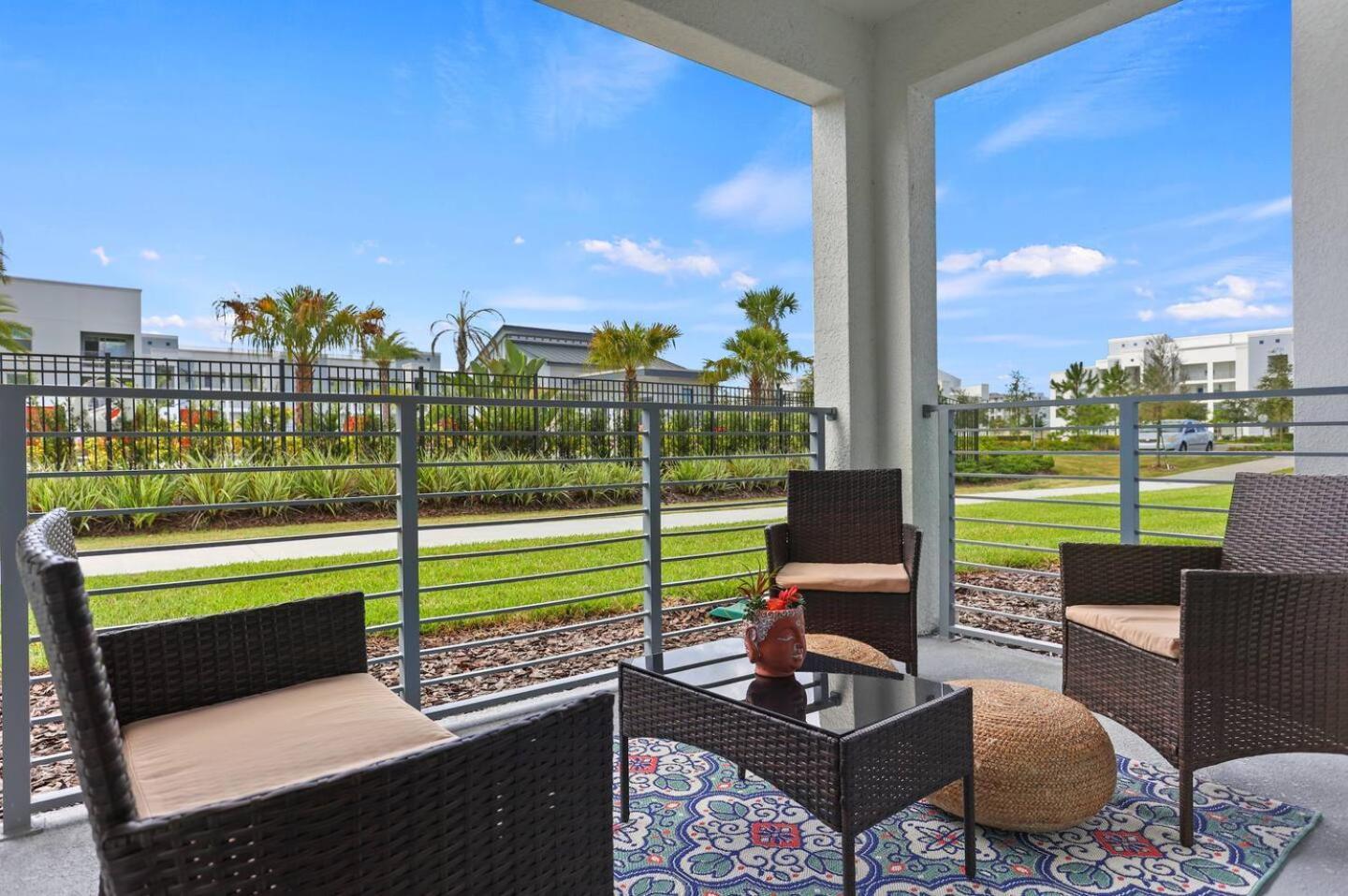 Exquisite 2 Bedroom Storey Lake, 7 Min To Apartment *
