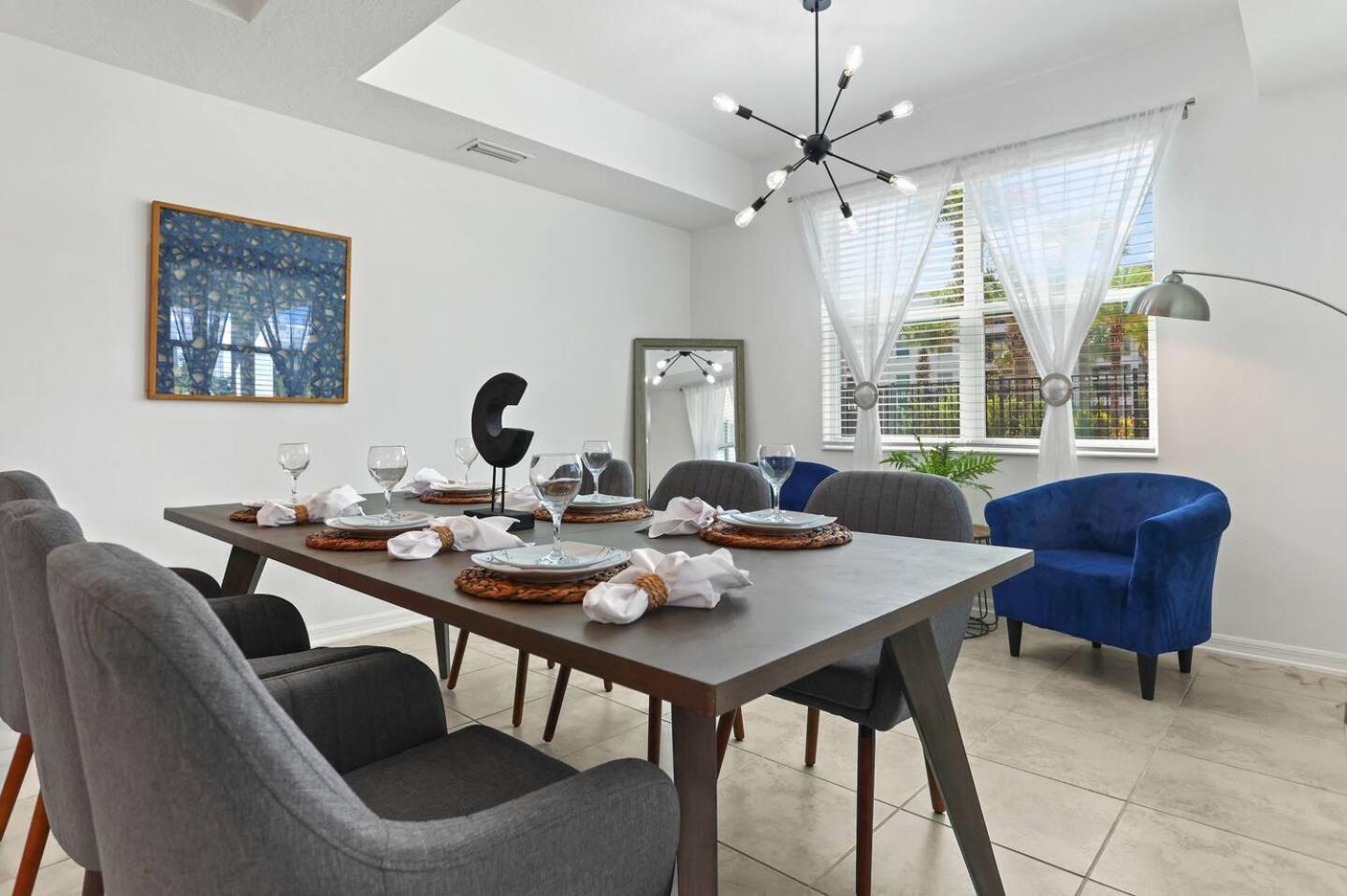 Exquisite 2 Bedroom Storey Lake, 7 Min To * Kissimmee