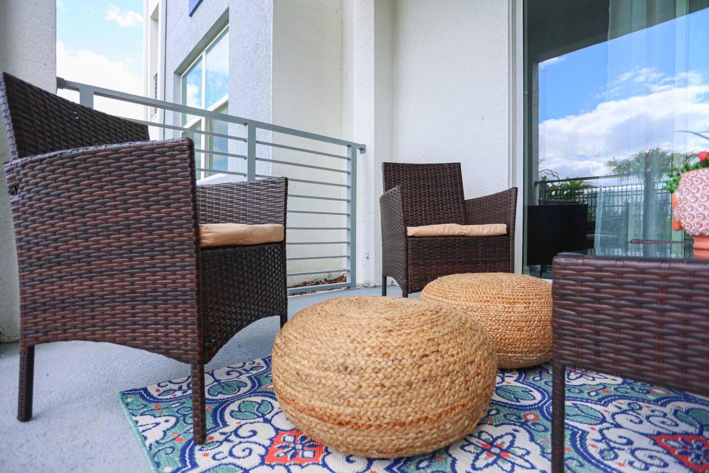 Apartment Exquisite 2 Bedroom Storey Lake, 7 Min To