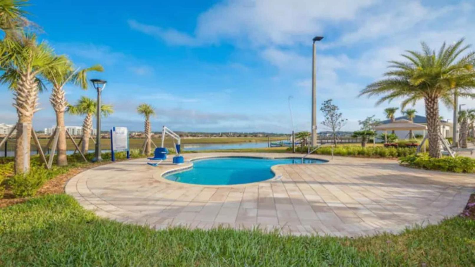 Exquisite 2 Bedroom Storey Lake, 7 Min To * Kissimmee